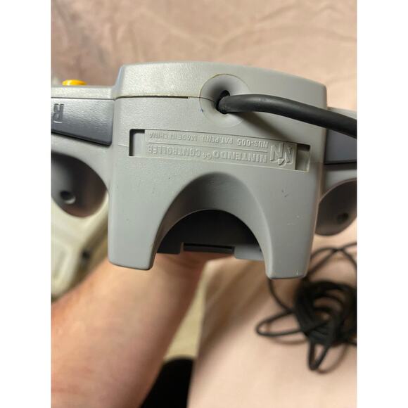 Nintendo N64 OEM Authentic Grey  Controller NUS-005 Tight Stick - Picture 3 of 3